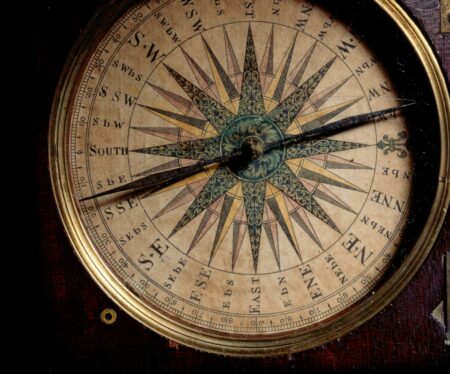 Compass Compass in wooden box, circa 1750. The Mariners' Museum 1931.0002.000002