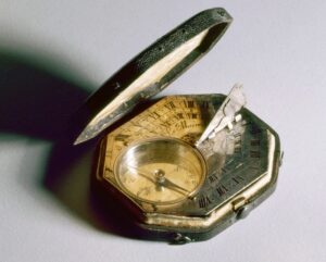 Pocket sundial with a built-in compass. The Mariners' Museum and Park 1934.0490.000001