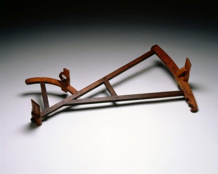 Backstaff or Davis Quadrant 18th century backstaff made by Thomas Greenough of Boston. The Mariners' Museum 1934.1482.000001