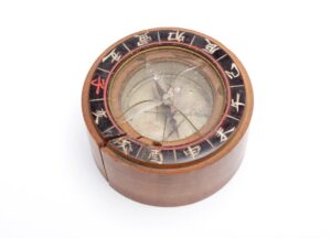 Late 19th century Chinese or Japanese compass. The Mariners' Museum 1949.0095.000001A